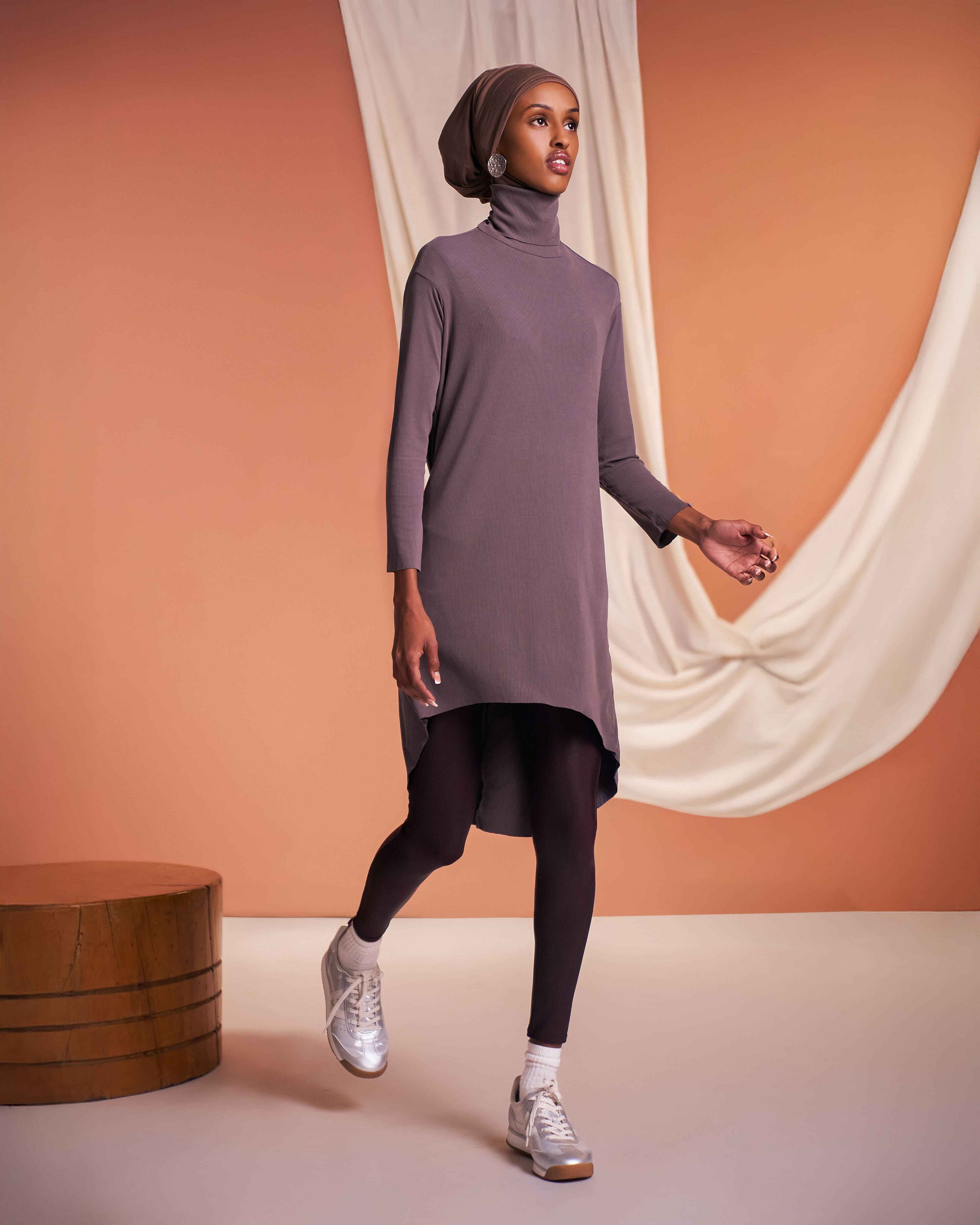 High-low hem modest tunic paired with breathable slip-on hijab for everyday wear